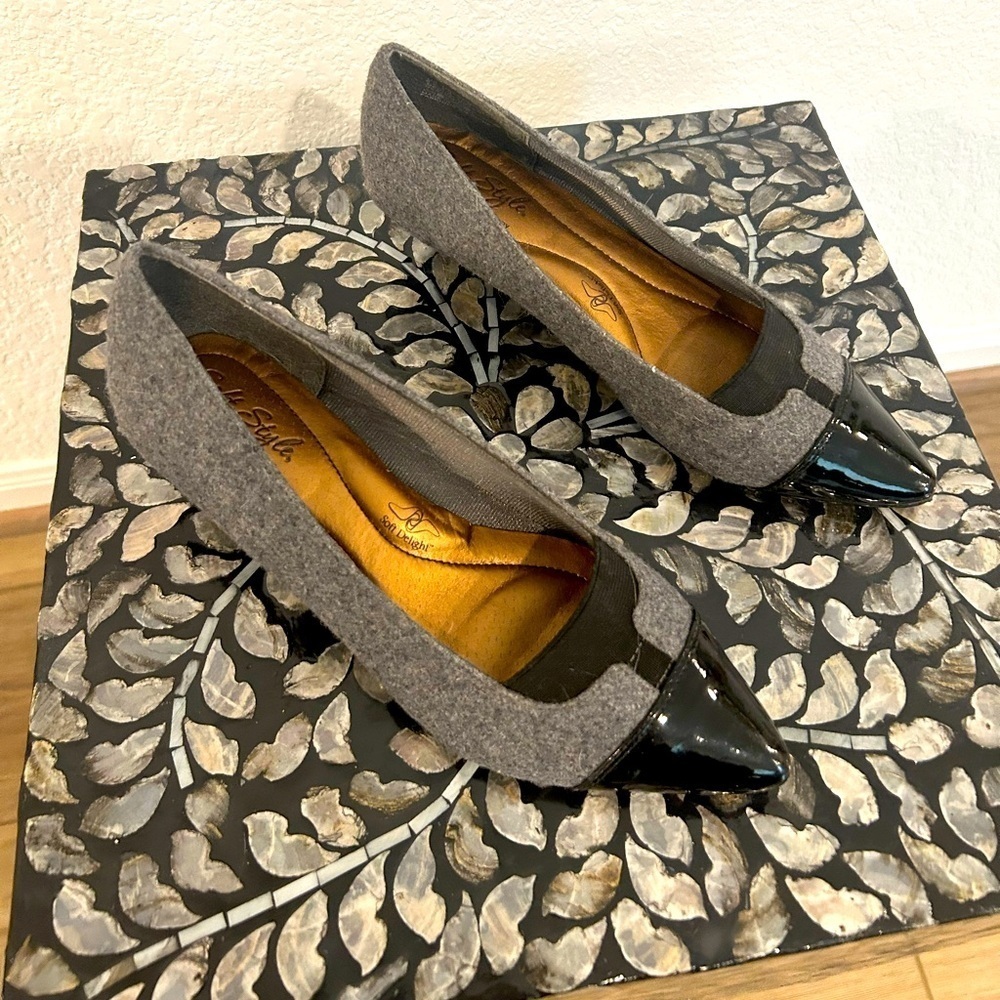 Soft Style Grey Felt Patent Leather‎ Cap Toe Kitten Heel